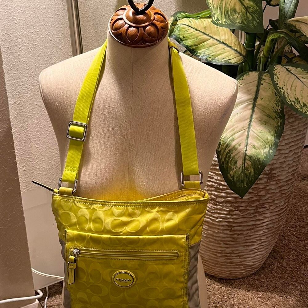 Coach Women's Tan and Yellow Crossbody bag